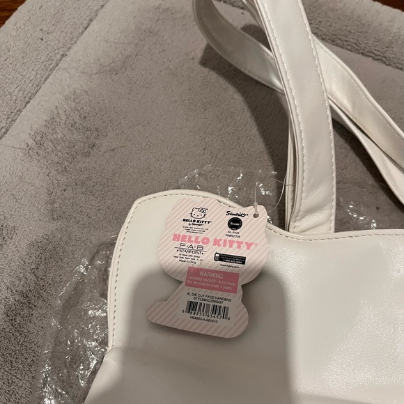 Hello Kitty Mini Messenger Bag NWT - Picture 2 of 6